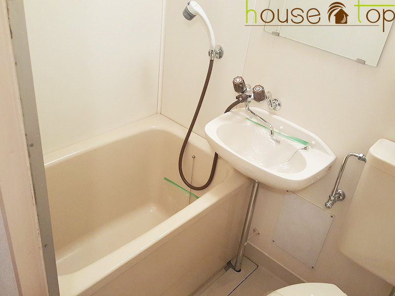 バス・シャワールーム　ゆったりと足を伸ばせる浴槽ですよ♪