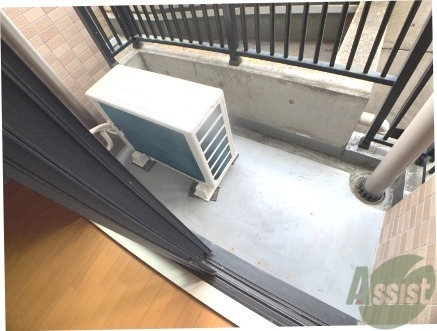 バルコニー　バルコニーがあるので洗濯物は外に干せそうですね。