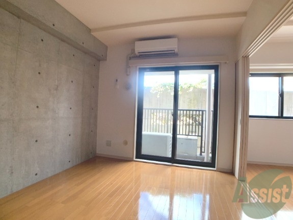 居室・リビング　ＤＫはこちらです。明るい雰囲気が伝わってきます。