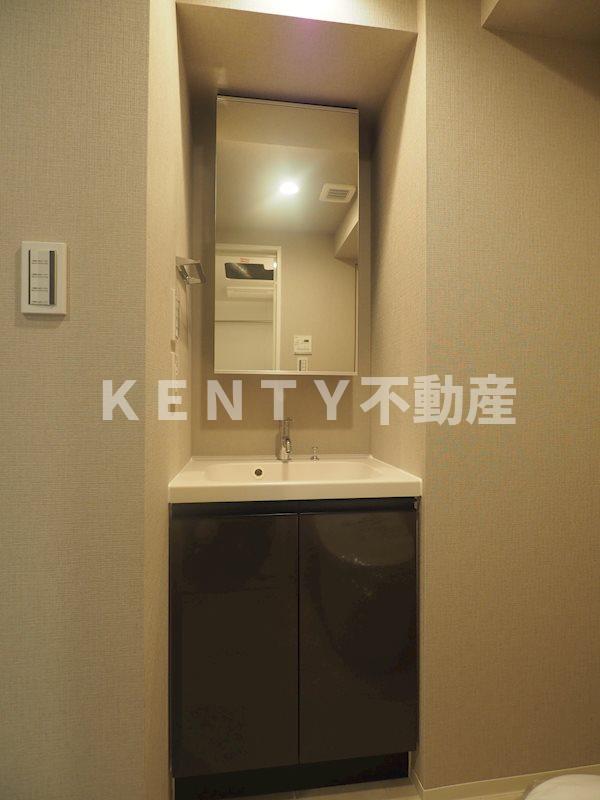 洗面設備　ゆったりとスペースのある洗面所