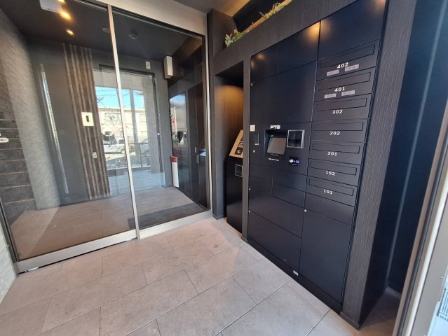 エントランス　★オートロック・宅配BOX完備★