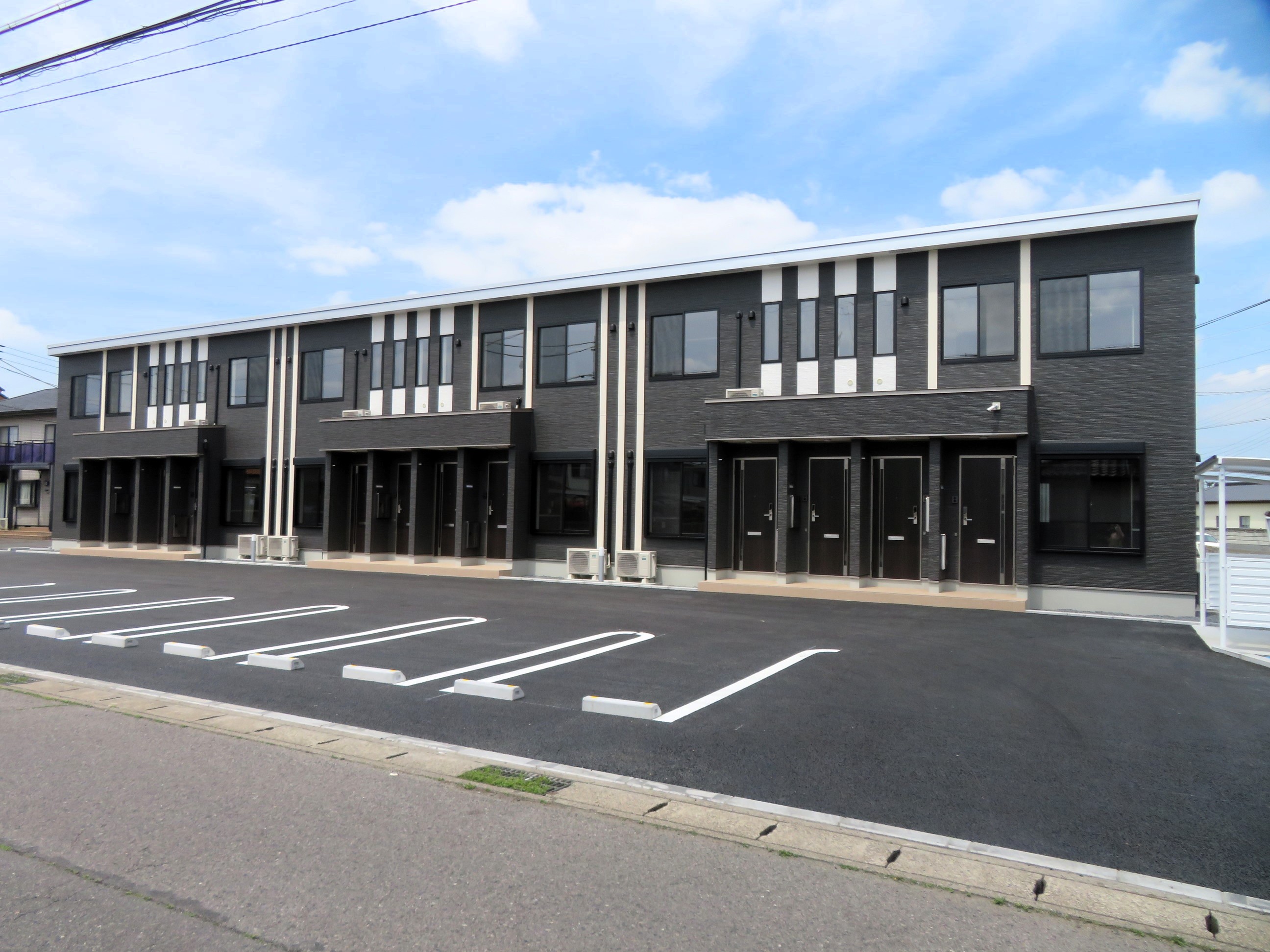 建物外観　人気の築浅1LDK。貴重なペット可物件。新栃木駅まで徒歩圏内