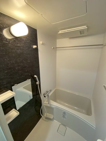 バス・シャワールーム　コンパクトで使いやすいお風呂です