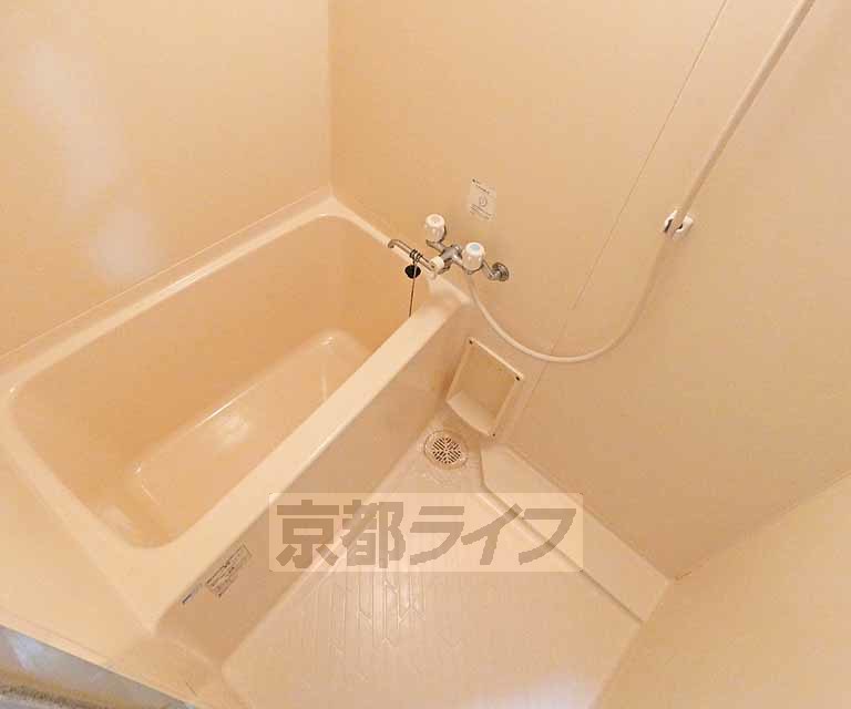 バス・シャワールーム　バスルームです。