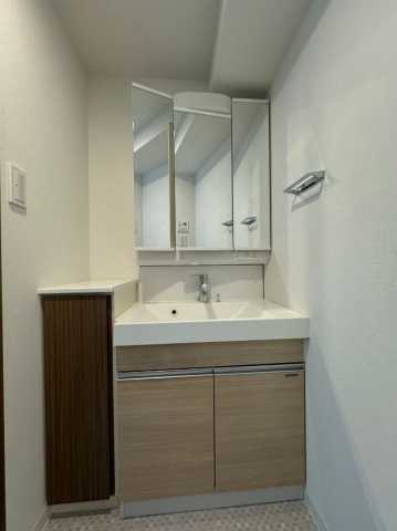 洗面設備　別間取り参考写真です。家具荷電は御座いません。