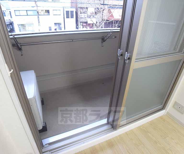 バルコニー　ペアガラスでお部屋の外の騒音もカット！