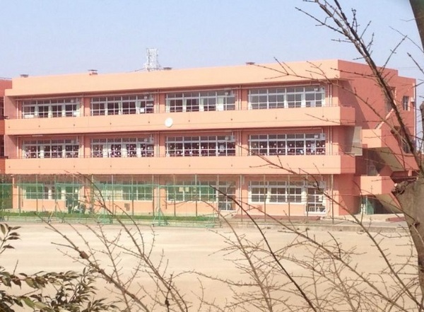 中学校　横浜市立荏田南中学校（中学校）まで1153m