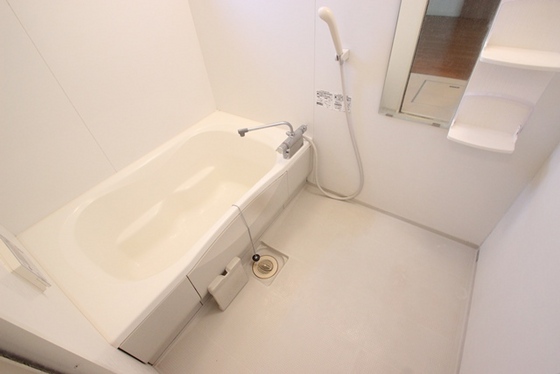 バス・シャワールーム　※別部屋の写真です