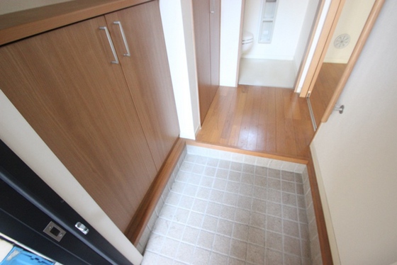 玄関　※別部屋の写真です