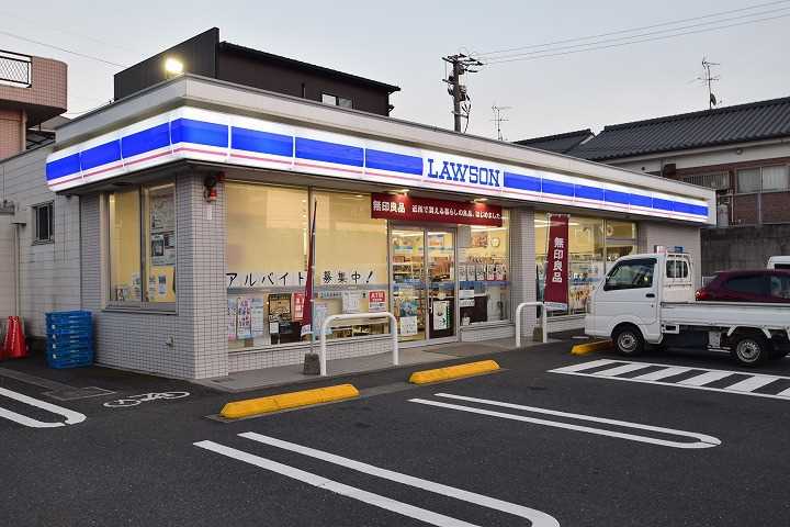 コンビニ　ローソン（コンビニ）まで888m