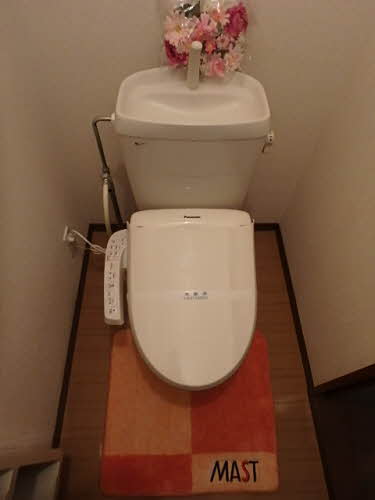 トイレ　温水洗浄便座で毎日快適にお使いいただけます♪