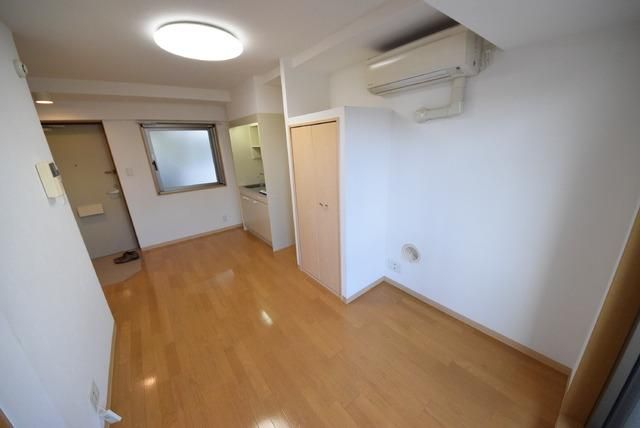 居室・リビング　綺麗なフローリングのワンルーム