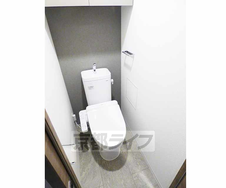 トイレ　ウォシュレット完備。