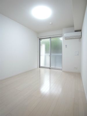 居室・リビング　別部屋参考写真となります