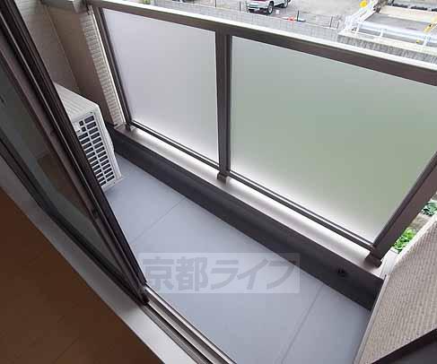 バルコニー　日当たりの良いバルコニー