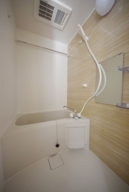 バス・シャワールーム　浴室乾燥機付きです♪