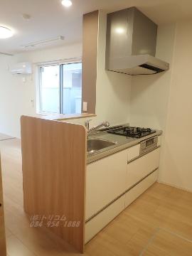 キッチン　ガスコンロとグリル付システムキッチン（イメージ）