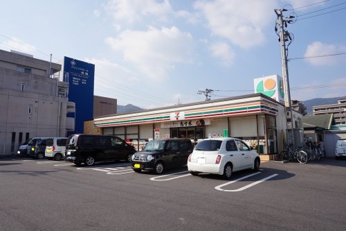 コンビニ　セブン-イレブン 広島山本１丁目店（コンビニ）まで283m