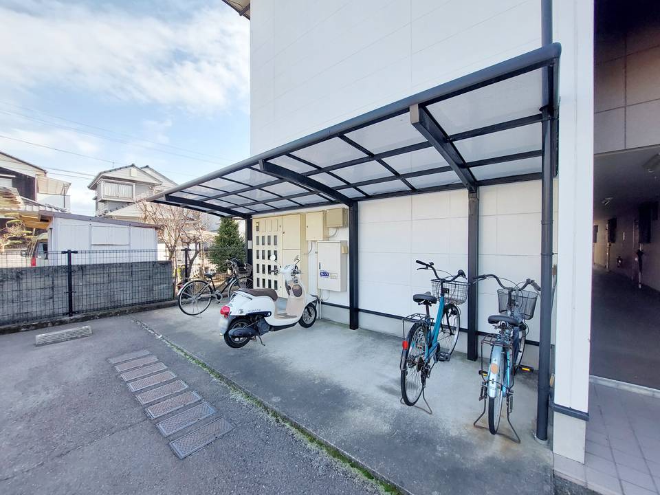 駐車場　駐輪場