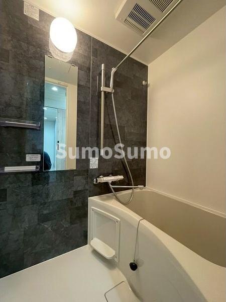 バス・シャワールーム　落ち着いた空間のお風呂です