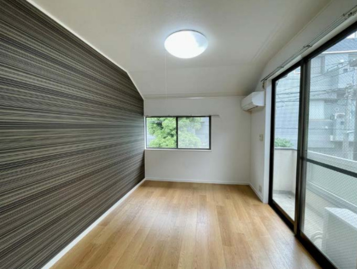 居室・リビング　個人の部屋や寝室として使える洋室です