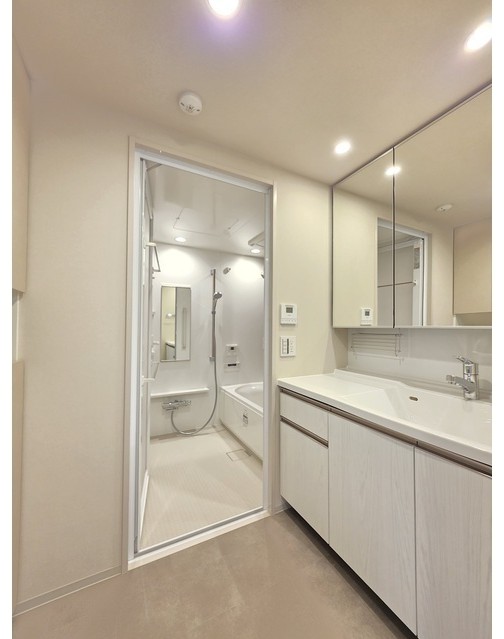 洗面設備　身支度に便利な洗面台♪