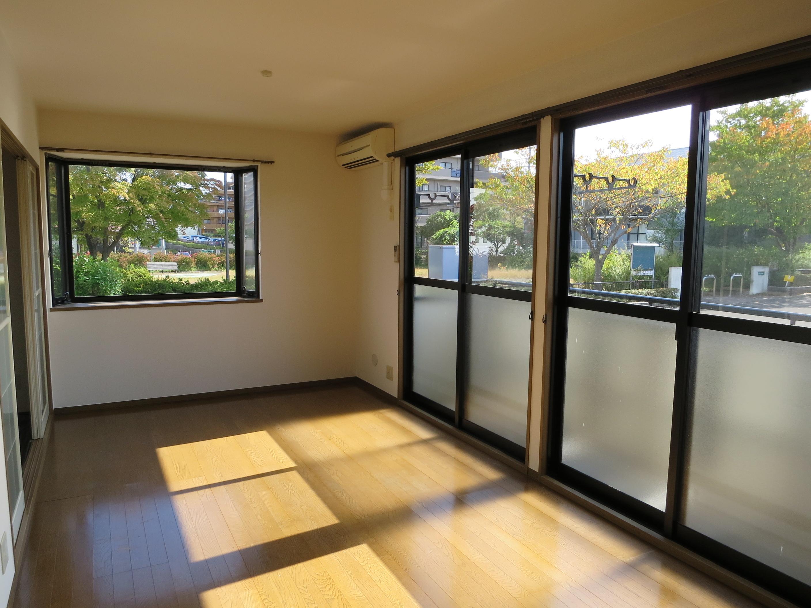 居室・リビング　別室参考写真となります。