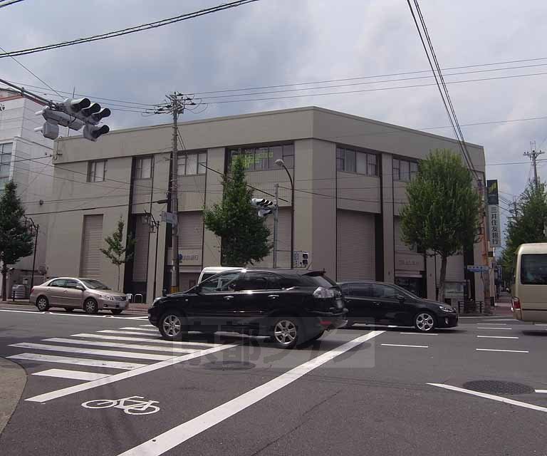 銀行　三井住友銀行 円町支店（銀行）まで99m