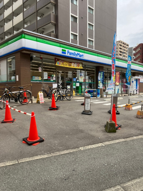 コンビニ　ファミリーマート博多駅南２丁目店（コンビニ）まで307m
