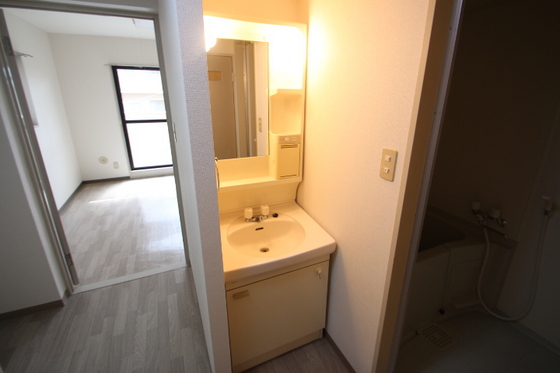 洗面設備　反転タイプ