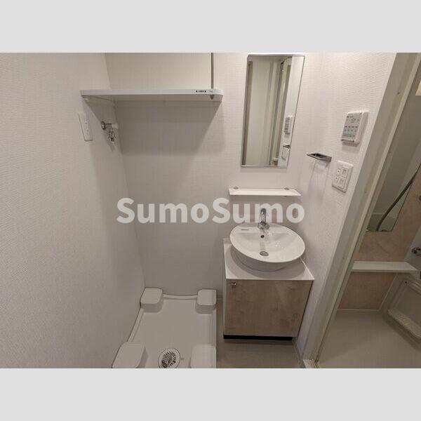 洗面設備　明るい洗面所です