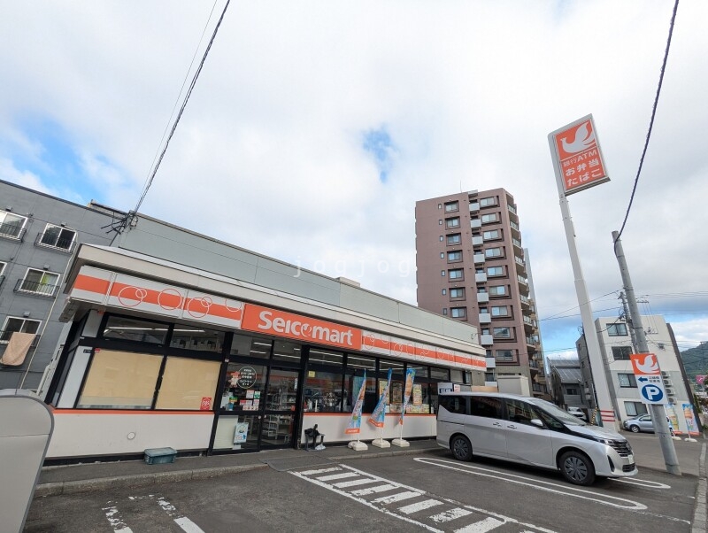 コンビニ　セイコーマート旭ヶ丘店（コンビニ）まで131m