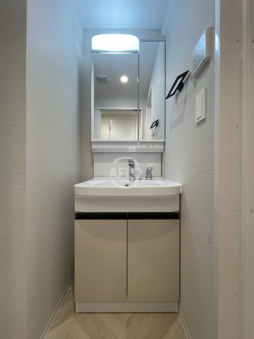 洗面設備　Louis Residence 弁天町　独立洗面台