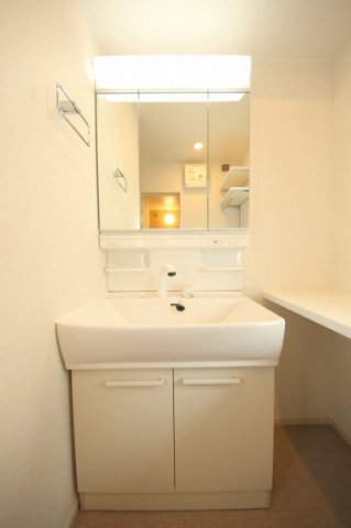 洗面設備　独立洗面化粧台付き