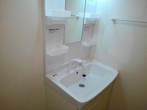 洗面設備　独立洗面台で朝の準備も快適です♪