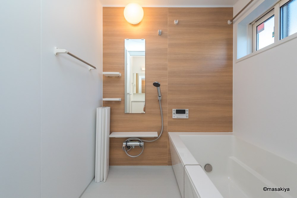 バス・シャワールーム　お風呂　追い焚き・浴室乾燥機付きです。