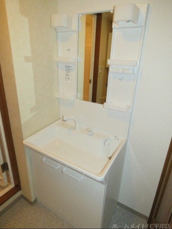 洗面設備　洗面化粧台もきれいです♪