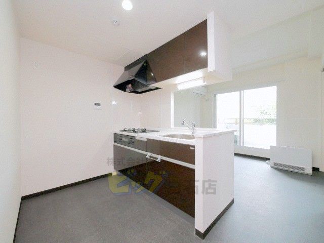 キッチン　人気の対面式システムキッチンです♪