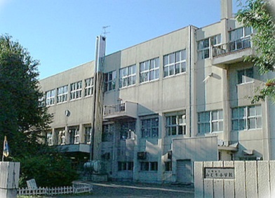 小学校　札幌市立みどり小学校（小学校）まで824m