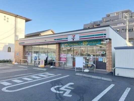 コンビニ　セブンイレブンさいたま曲本5丁目店（コンビニ）まで130m