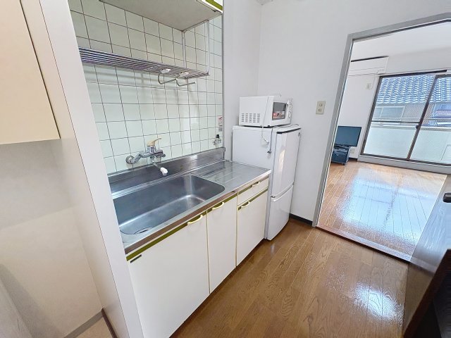 キッチン　掲載写真は同型モデルを掲載しており実際のお部屋と仕様等が異な