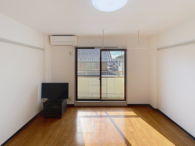 居室・リビング　掲載写真は同型モデルを掲載しており実際のお部屋と仕様等が異な