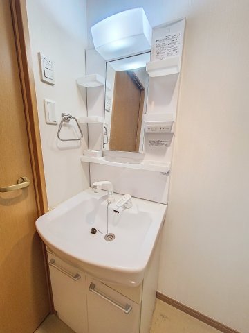 洗面設備　※同建物ほかのお部屋の写真です。