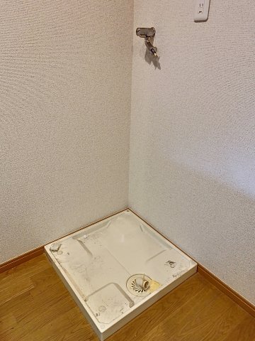 その他　室内洗濯機置き場　※同建物ほかのお部屋の写真です。