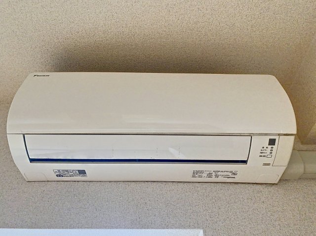 その他設備　エアコン　※同建物ほかのお部屋の写真です。