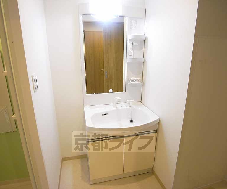 洗面設備　大きな洗面台もございます。