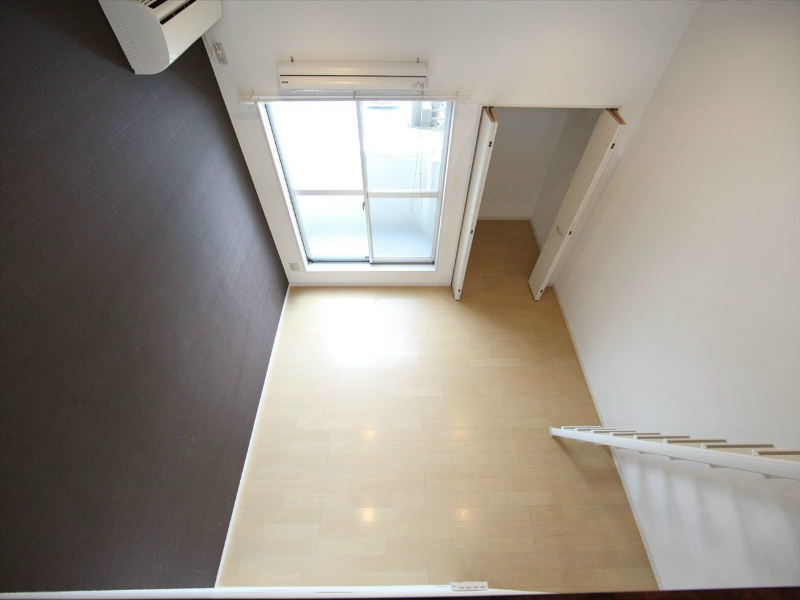 バルコニー　洋室9.7帖　ロフト6.7帖（収納でもお部屋でも使えます）