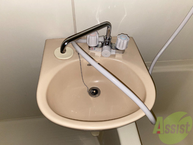 洗面設備　洗面台は浴室にあるのでお手入れが楽々です。