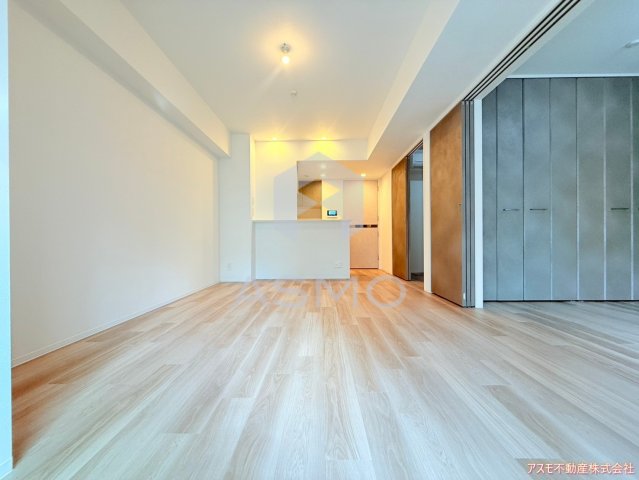 居室・リビング　同マンション別部屋参考写真