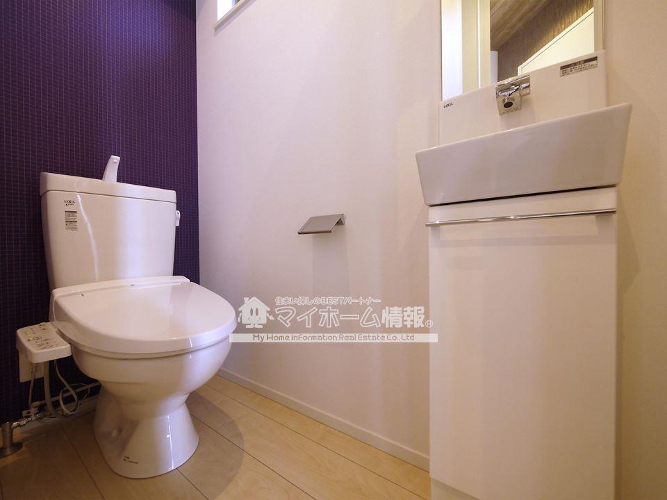 トイレ　トイレは快適な温水洗浄暖房便座付き